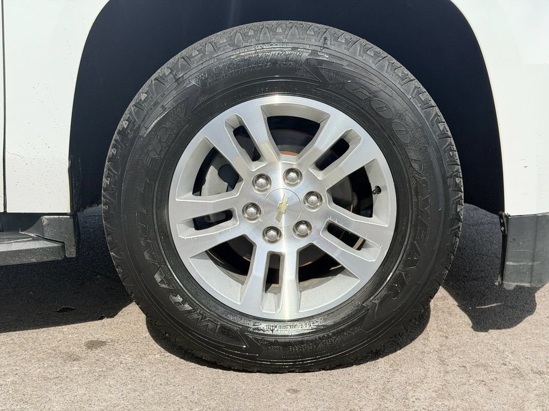 Used 2018 Chevrolet Suburban LT RWD image 28