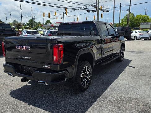 Used 2022 GMC Sierra 1500 AT4 w/ AT4 Premium Package AWD/4WD image 4