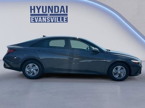 New 2026 Hyundai Elantra SE image 4