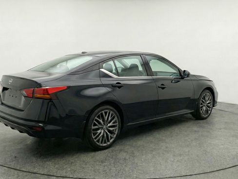 Used 2025 Nissan Altima 2.5 SV image 7