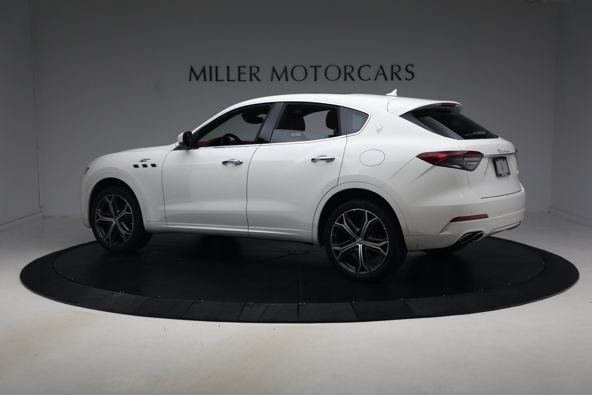 Certified 2023 Maserati Levante GT AWD/4WD image 4