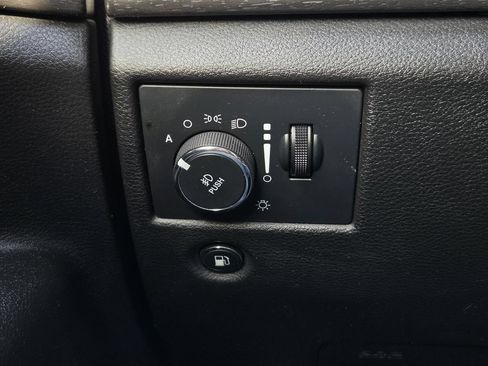 Used 2018 Jeep Grand Cherokee Altitude RWD image 16