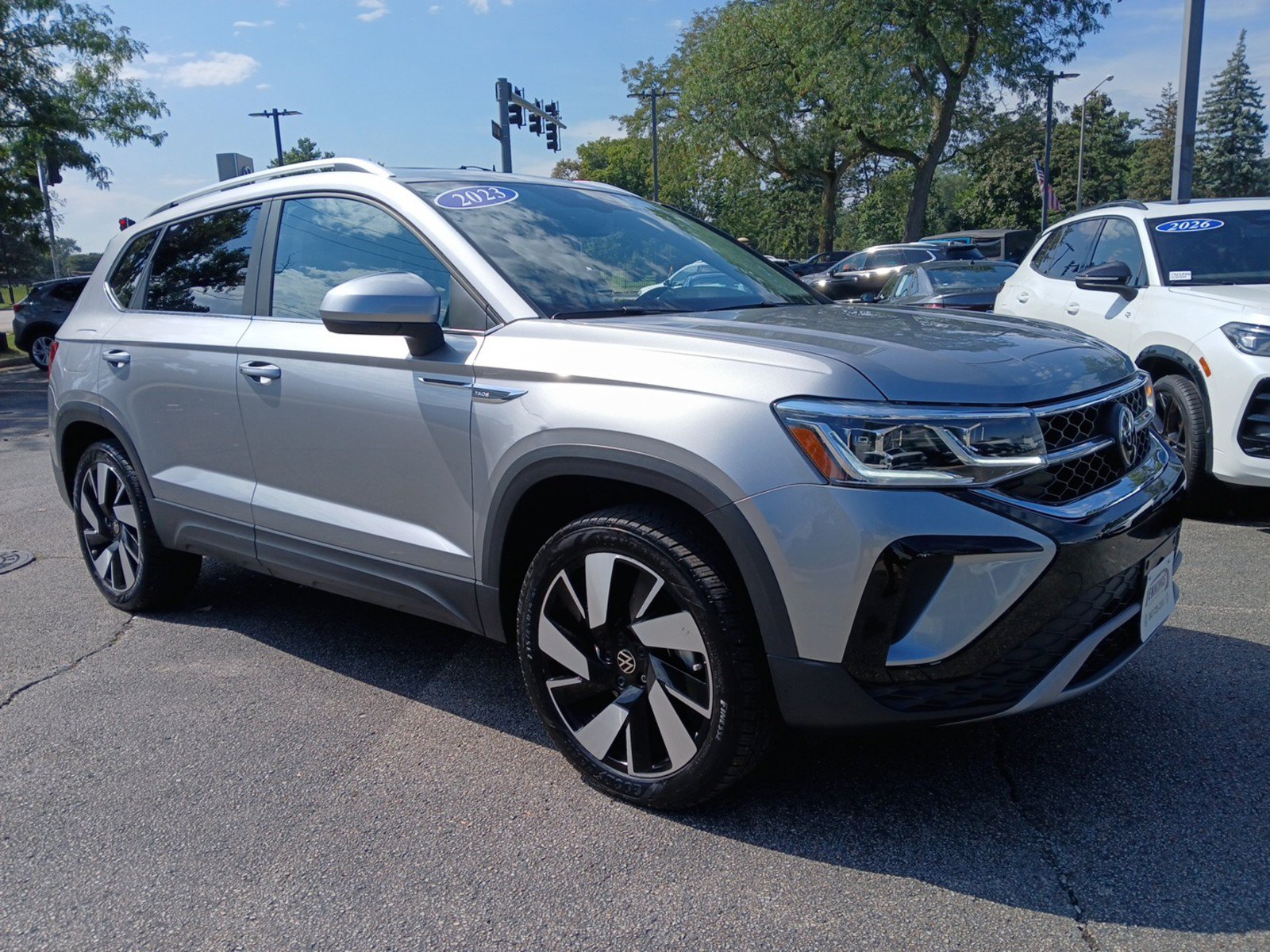 Certified 2023 Volkswagen Taos SEL AWD/4WD image 2