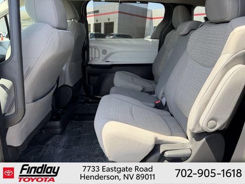 Certified 2025 Toyota Sienna LE FWD image 7