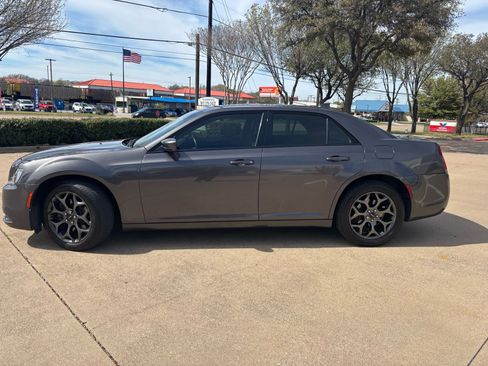 Used 2018 Chrysler 300 S image 10