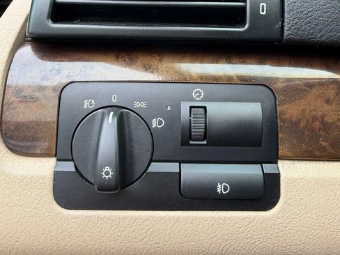 Used 2003 BMW 325xi Sedan image 16