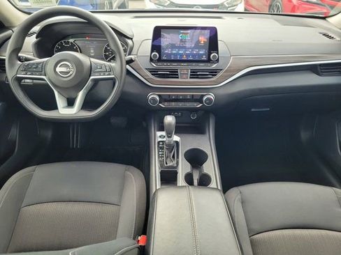 Certified 2025 Nissan Altima 2.5 SV FWD image 18
