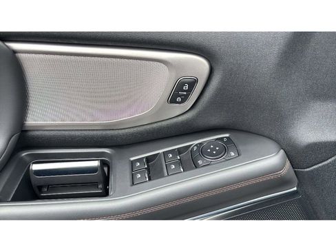 Used 2025 Ford Expedition Active image 22