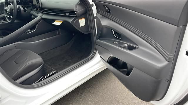 New 2025 Hyundai Elantra SEL FWD image 25