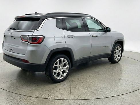 Used 2025 Jeep Compass Limited image 9