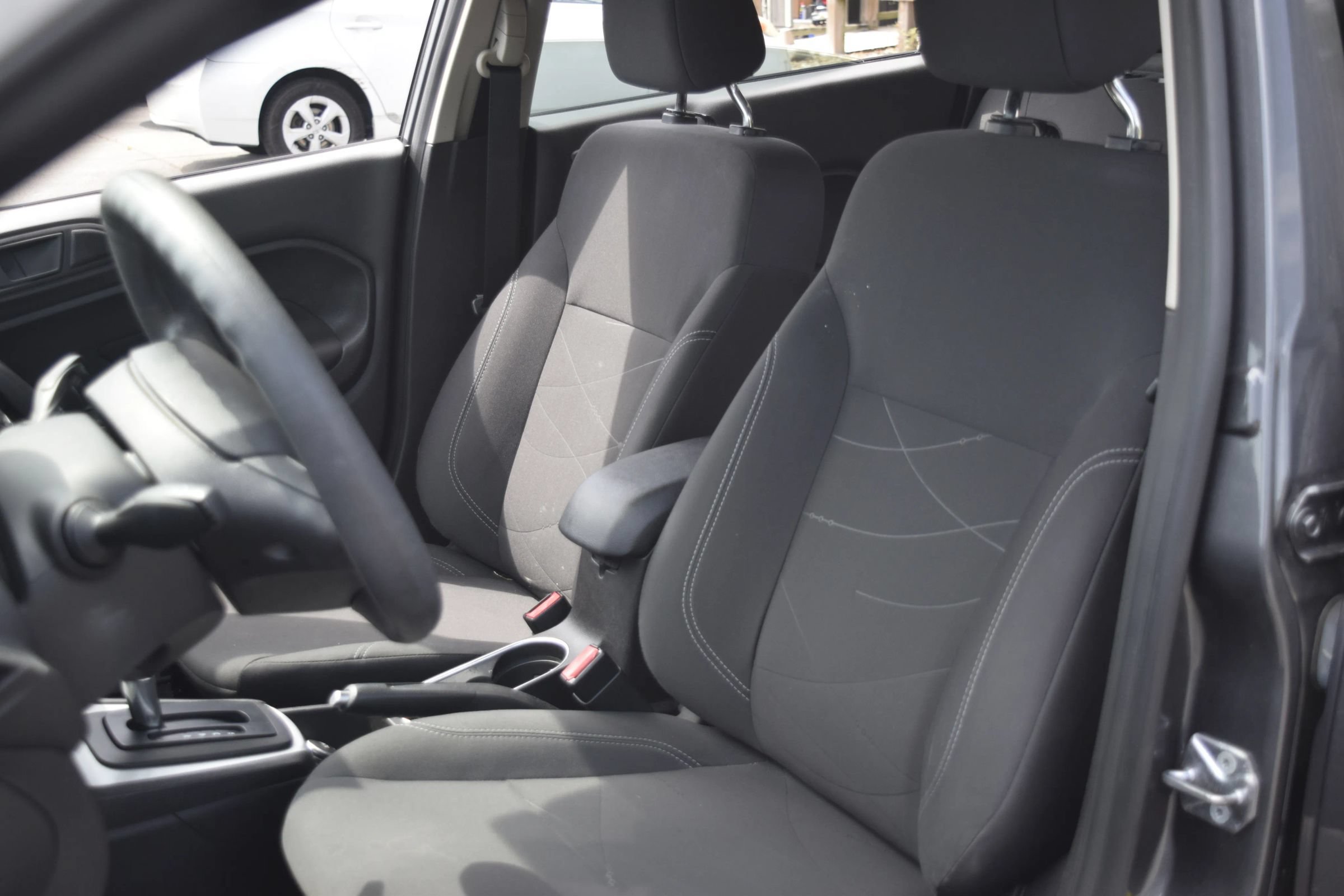 Used 2018 Ford Fiesta SE FWD image 6