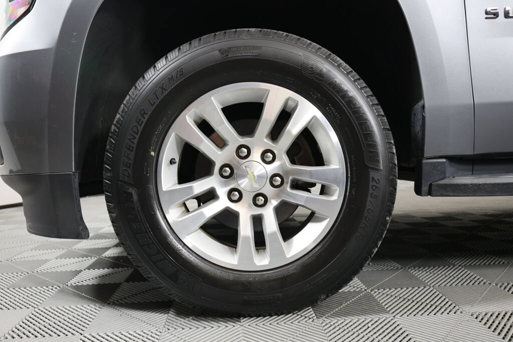 Used 2018 Chevrolet Suburban LT w/ Luxury Package RWD image 9