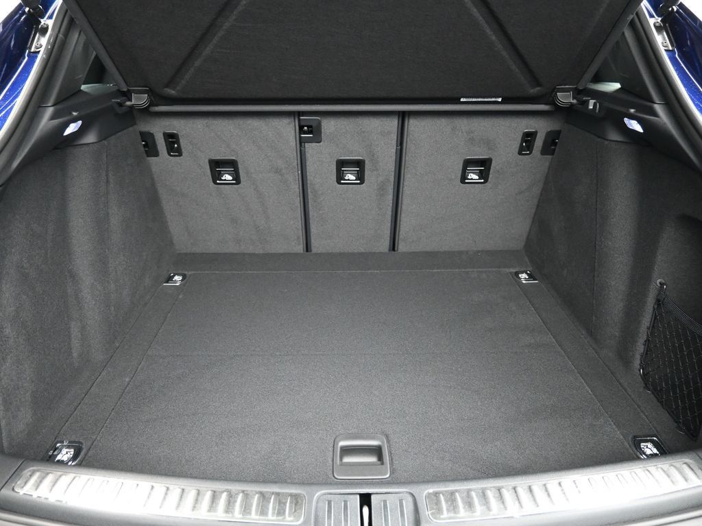 Certified 2025 Porsche Macan AWD/4WD image 22