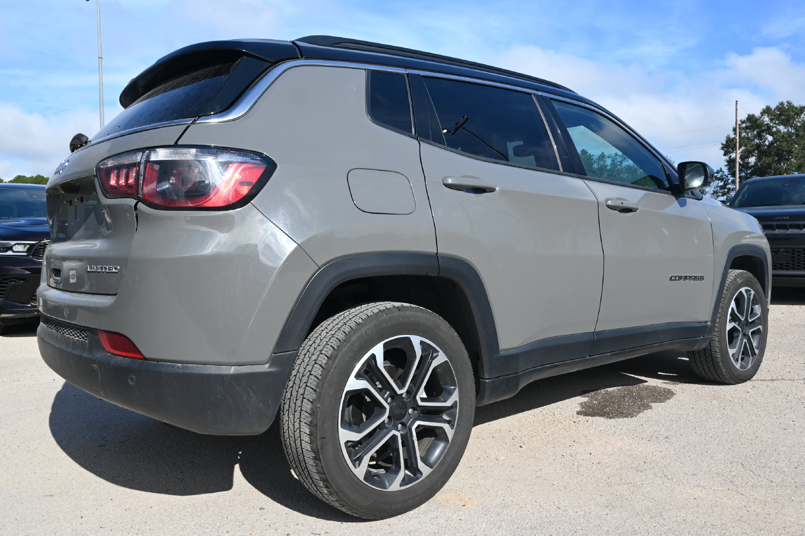 Used 2024 Jeep Compass Limited AWD/4WD image 2