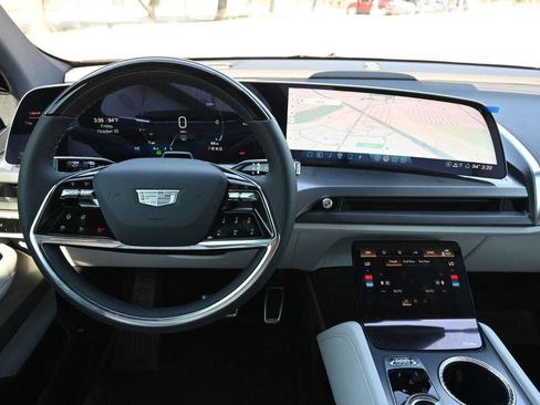 New 2026 Cadillac Vistiq Sport w/ LPO, Floor Liner Package image 87