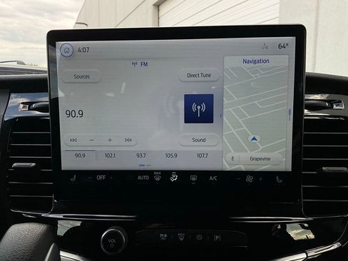 Used 2023 Ford Transit 350 XLT image 29