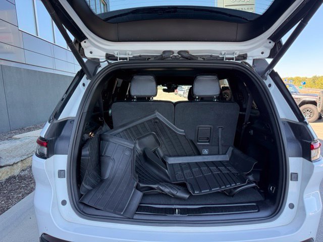 Used 2024 Jeep Grand Cherokee L Laredo AWD/4WD image 5