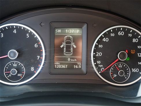 Used 2011 Volkswagen Tiguan SE image 27