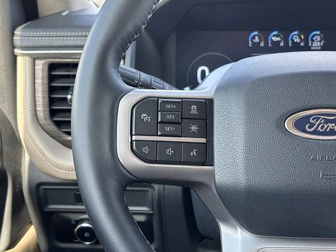 Used 2024 Ford Expedition Limited AWD/4WD image 38