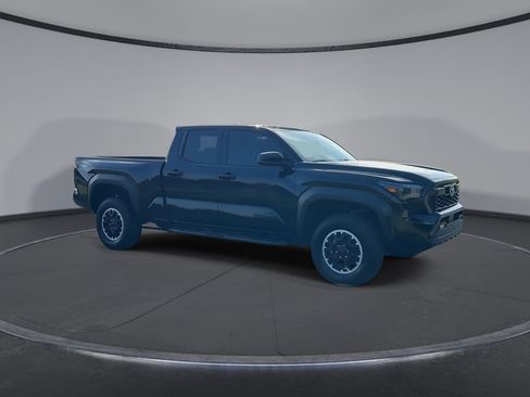 Certified 2025 Toyota Tacoma TRD Off-Road AWD/4WD image 2