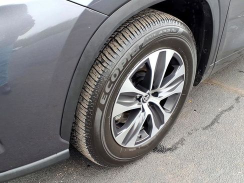 Certified 2022 Toyota Highlander XLE image 9