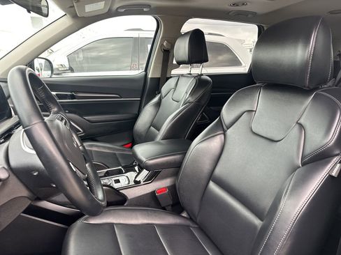 Used 2025 Kia Telluride S FWD image 7