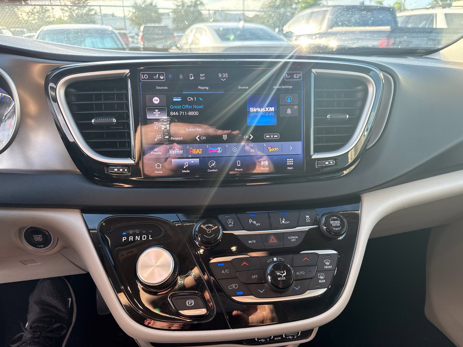 Used 2024 Chrysler Pacifica Touring-L FWD image 15