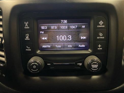 Used 2018 Jeep Compass Latitude image 18