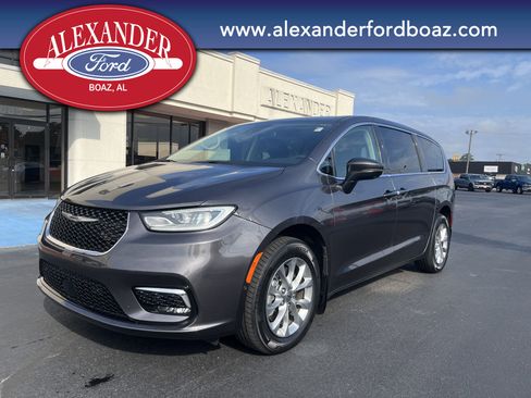 Used 2023 Chrysler Pacifica Touring-L image 1