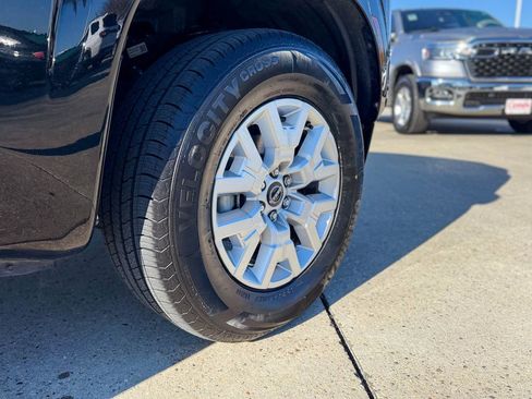 Used 2022 Nissan Frontier SV image 11