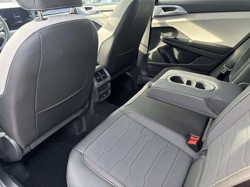 New 2025 Volkswagen Taos SE image 10