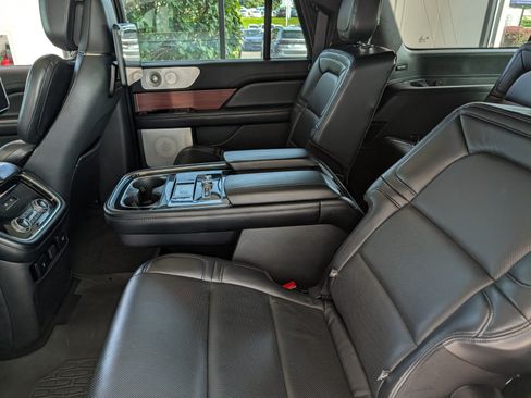Used 2020 Lincoln Navigator L Reserve w/ Luxury Package AWD/4WD image 9