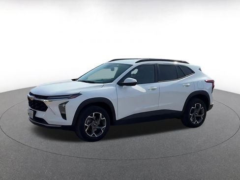 Used 2025 Chevrolet Trax LT w/ LT Convenience Package image 7