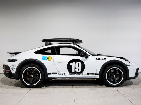 Used 2024 Porsche 911 Dakar image 2