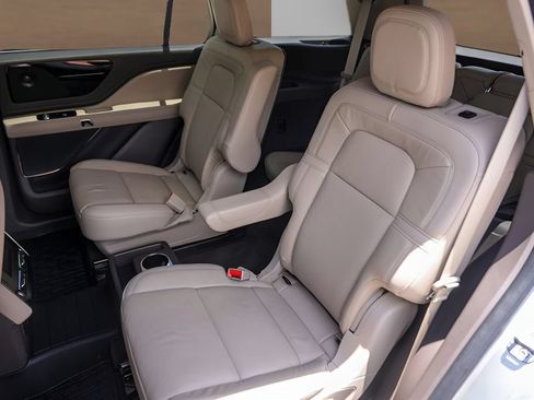 Used 2023 Lincoln Aviator Reserve w/ Equipment Group 201A AWD/4WD image 21