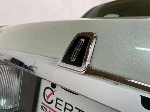 Used 2005 Lincoln Town Car Signature image 78