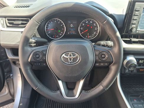 Used 2022 Toyota RAV4 XLE image 17