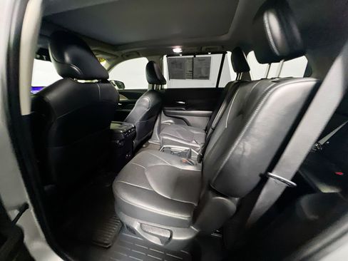 Used 2024 Toyota Grand Highlander AWD image 28