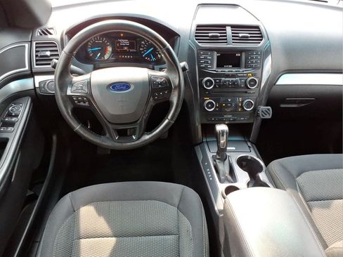 Used 2017 Ford Explorer XLT FWD image 9