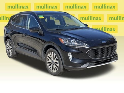 Used 2020 Ford Escape Titanium image 9