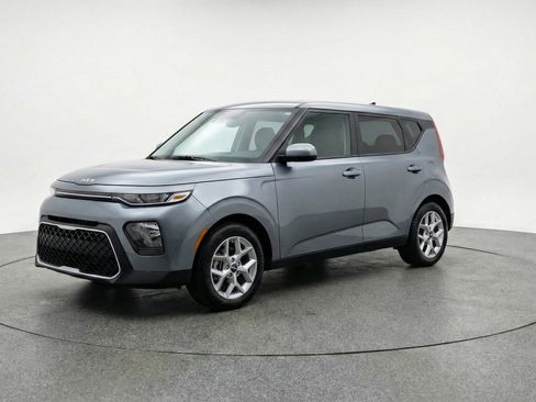 Used 2025 Kia Soul LX w/ LX Technology Package image 3