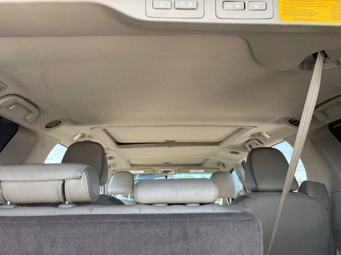 Used 2014 Toyota Sienna Limited image 25