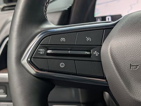 Used 2025 Chevrolet Suburban Premier image 25