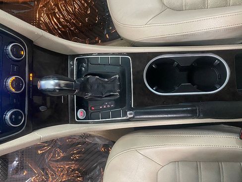 Used 2014 Volkswagen Passat 1.8T SEL Premium image 27