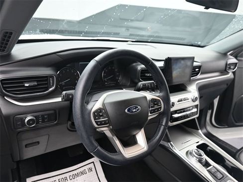 Used 2022 Ford Explorer XLT w/ Equipment Group 202A image 15