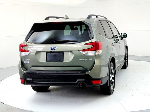 Used 2021 Subaru Forester Premium AWD/4WD image 5