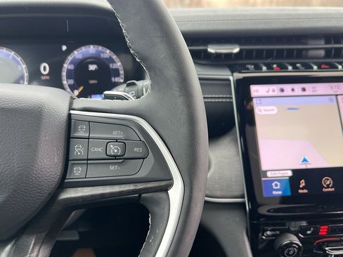 Used 2024 Jeep Grand Cherokee Limited w/ Black Appearance Package image 35