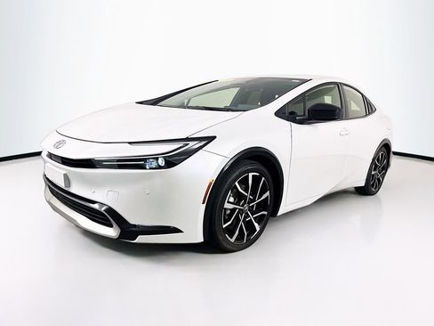 Used 2025 Toyota Prius Plug-In Hybrid FWD image 3