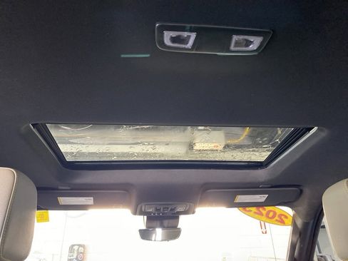 Used 2023 Chevrolet Silverado 1500 ZR2 w/ Technology Package image 17