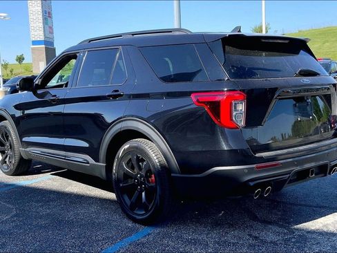 Used 2022 Ford Explorer ST w/ Equipment Group 401A AWD/4WD image 2